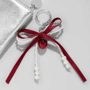 ruban cerise pendentif megane